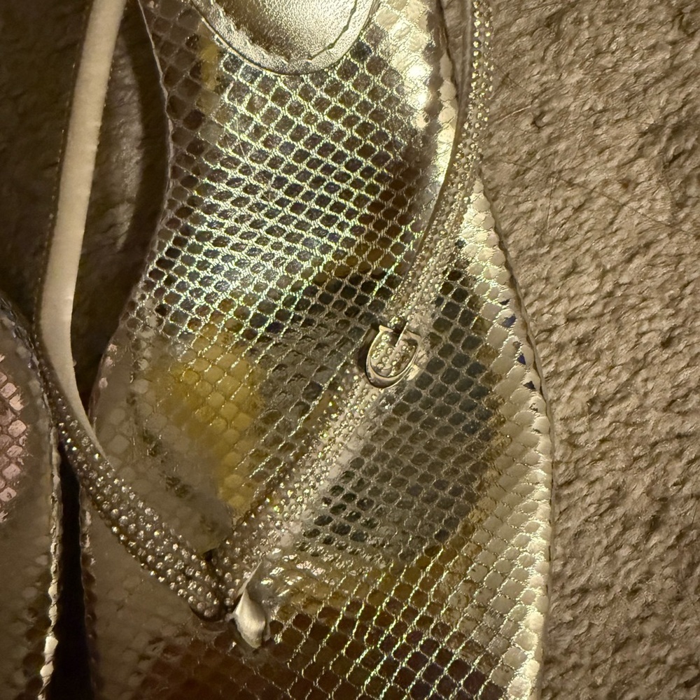 Guess Metallic Silver Snake Print Flip Flops - Picture 4 of 4